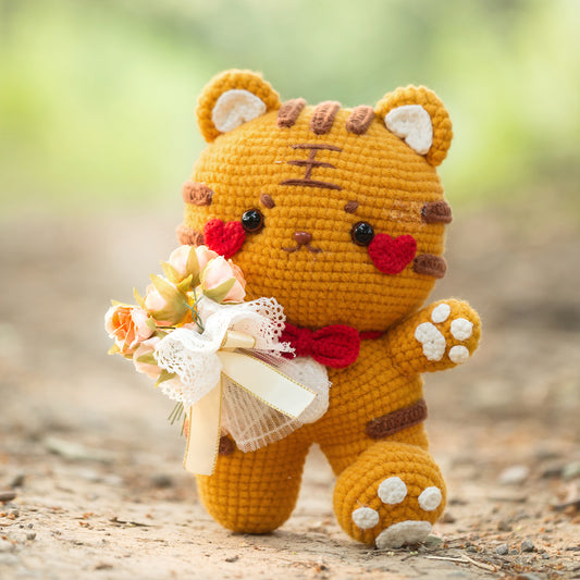 Tiger Sniffs the Rose Puppe Häkelgarn-Set | Susans Familie