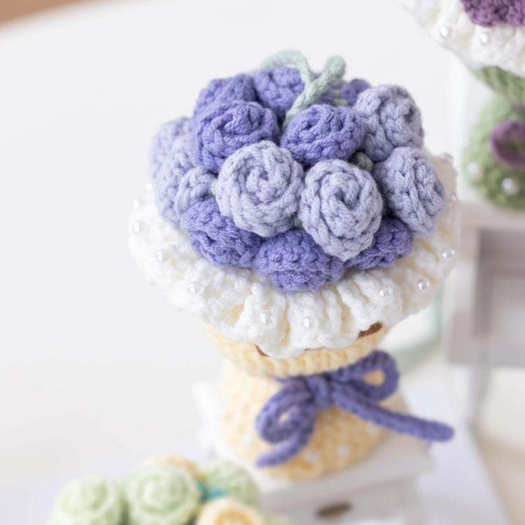 Häkelgarn-Set mit Blumen-Eierbeutel
