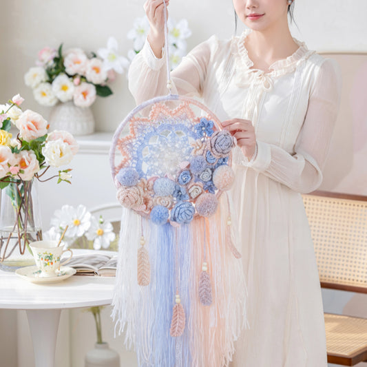 Häkelanleitung für einen Traumfänger mit Blumenfedern