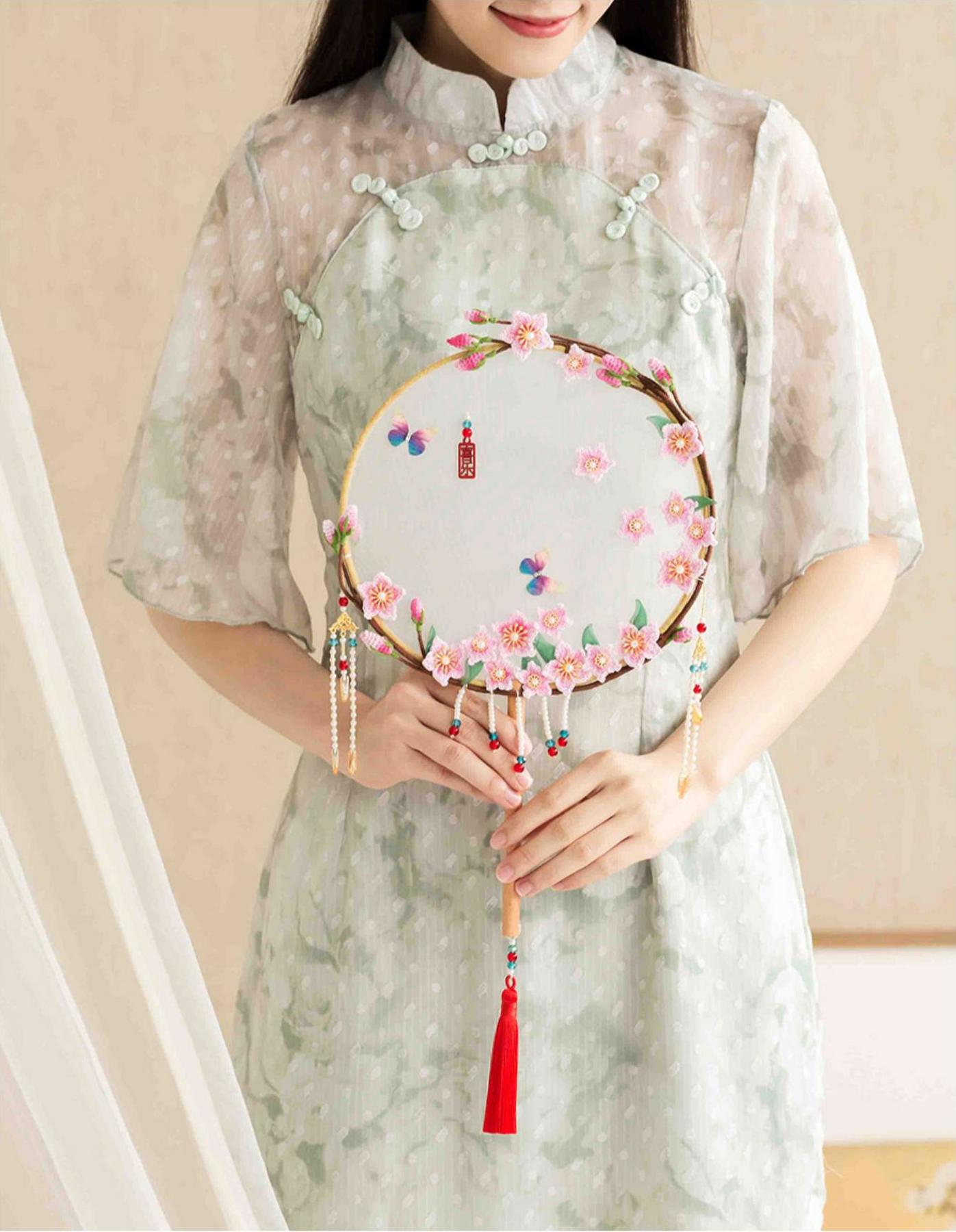 Ancient Grace Round Flower Fan Crochet Yarn Kit