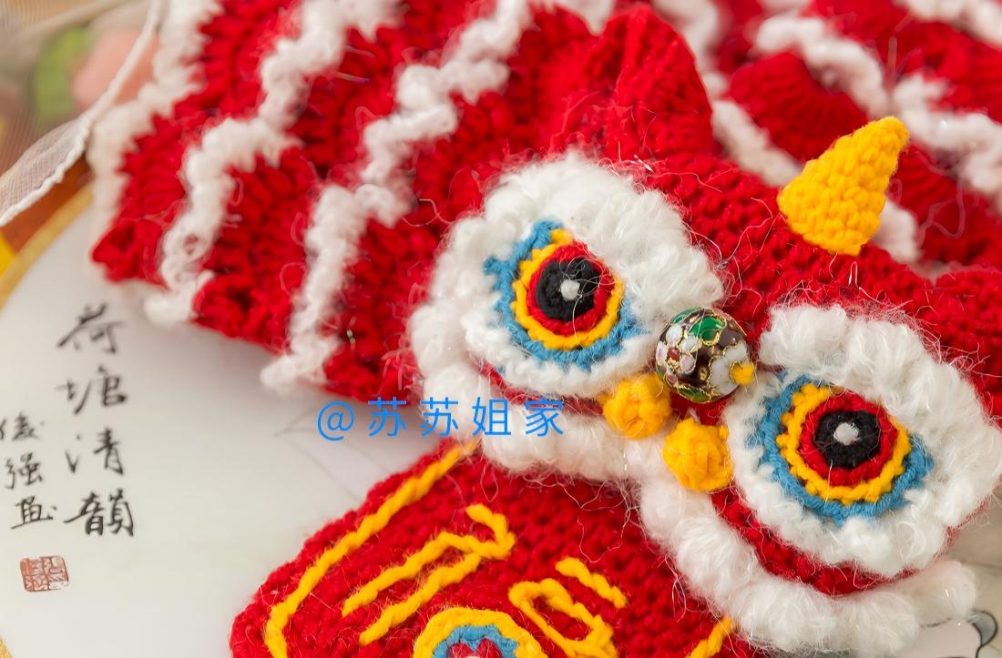 The Lion Scarf Crochet Kit