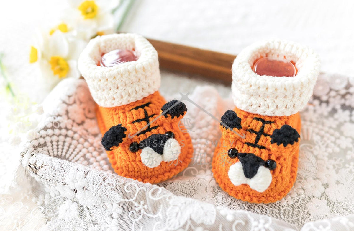 Cutie Kicks & Cap Set Crochet Kit