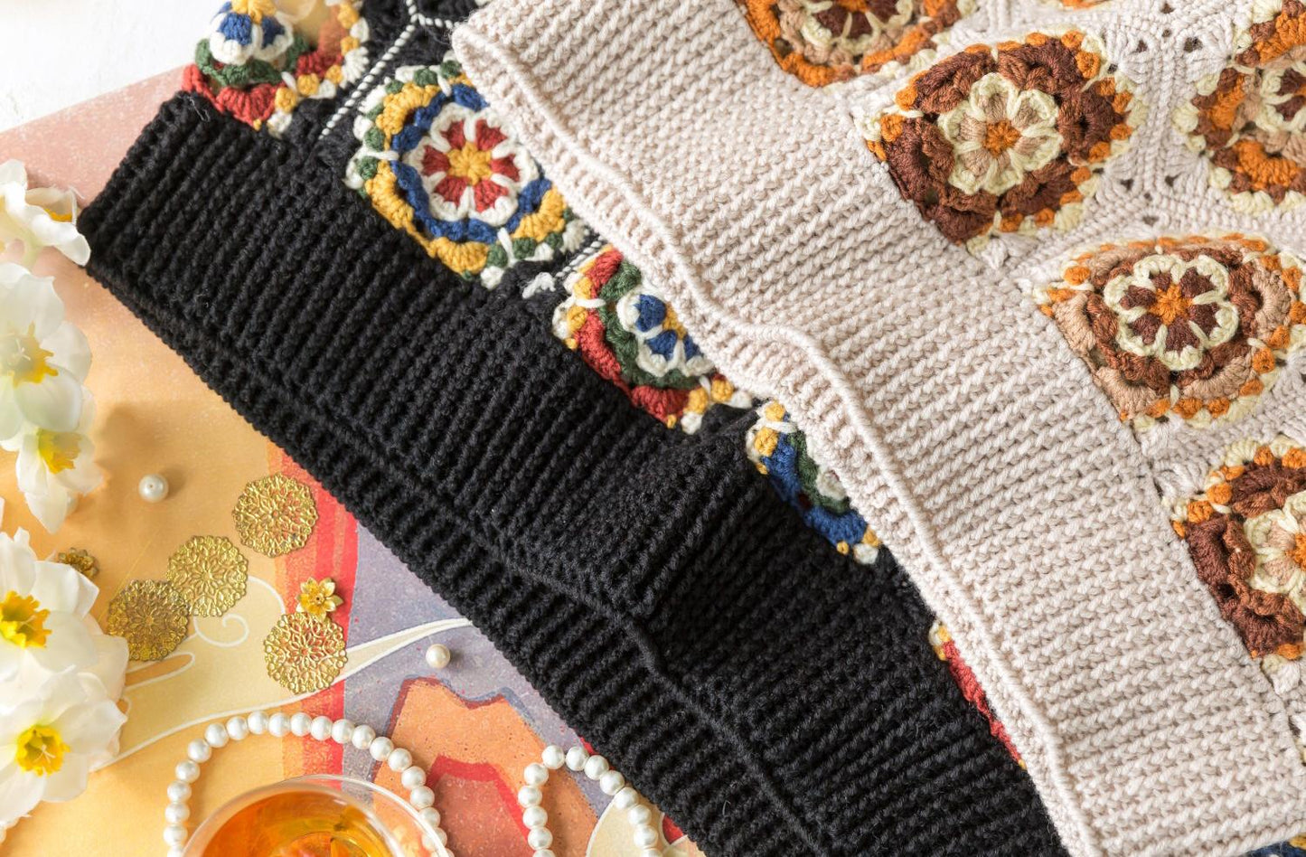 Kit de crochet pour gilet à motif porcelaine Lang | La famille de Susan