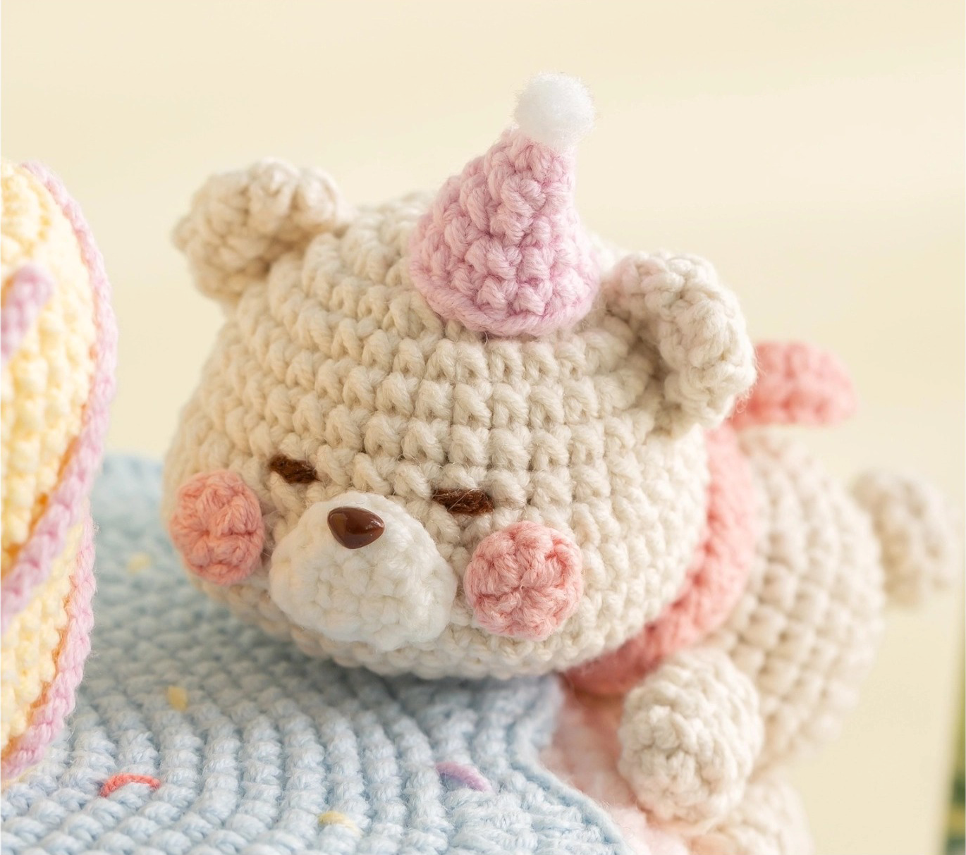 Bear's Cake Crochet Kit
