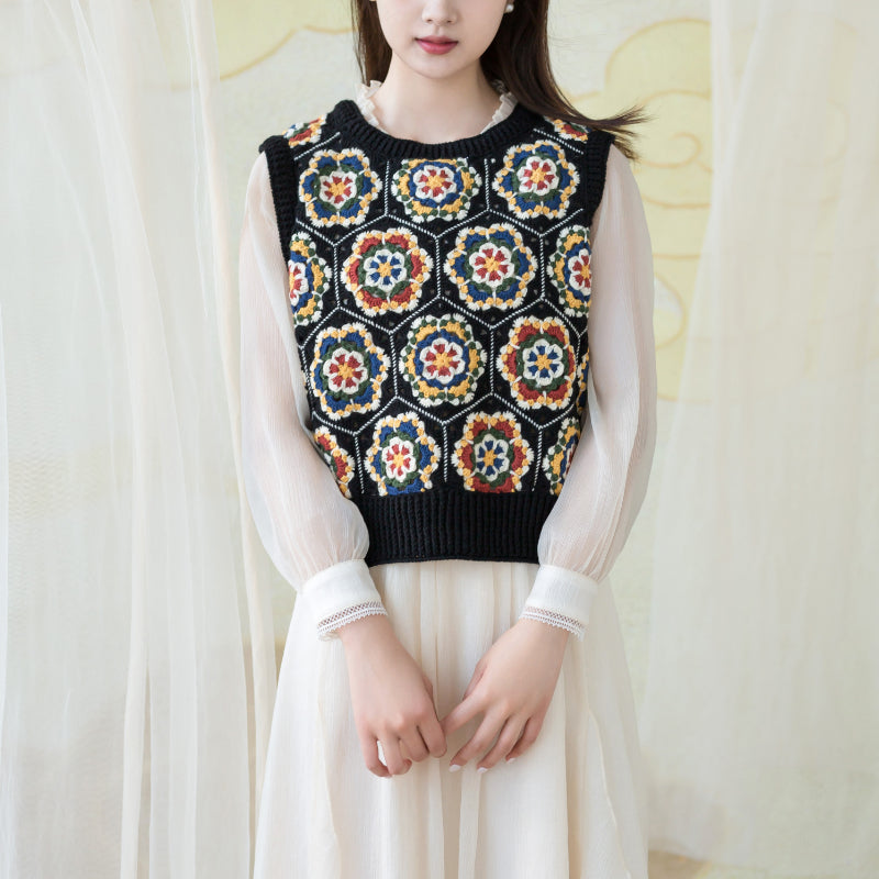 Kit de crochet pour gilet à motif porcelaine Lang | La famille de Susan