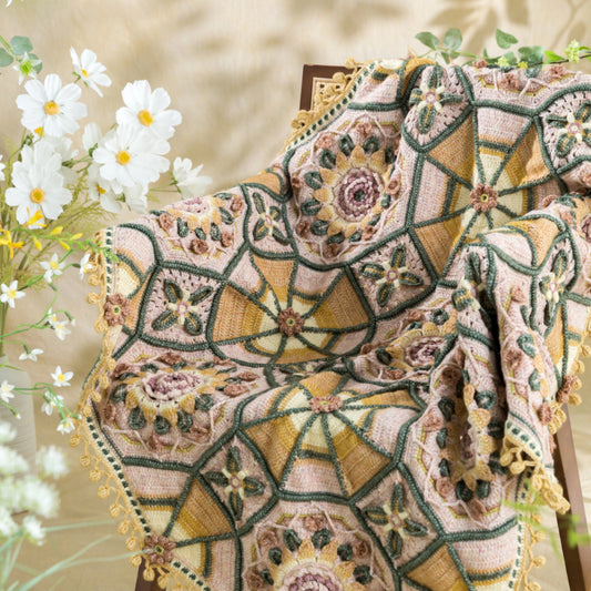 Häkelanleitung für eine Decke aus Glasemaille mit Blumenmuster