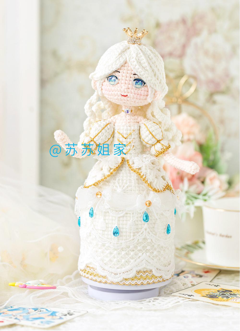 Red and White Queen Crochet Pattern